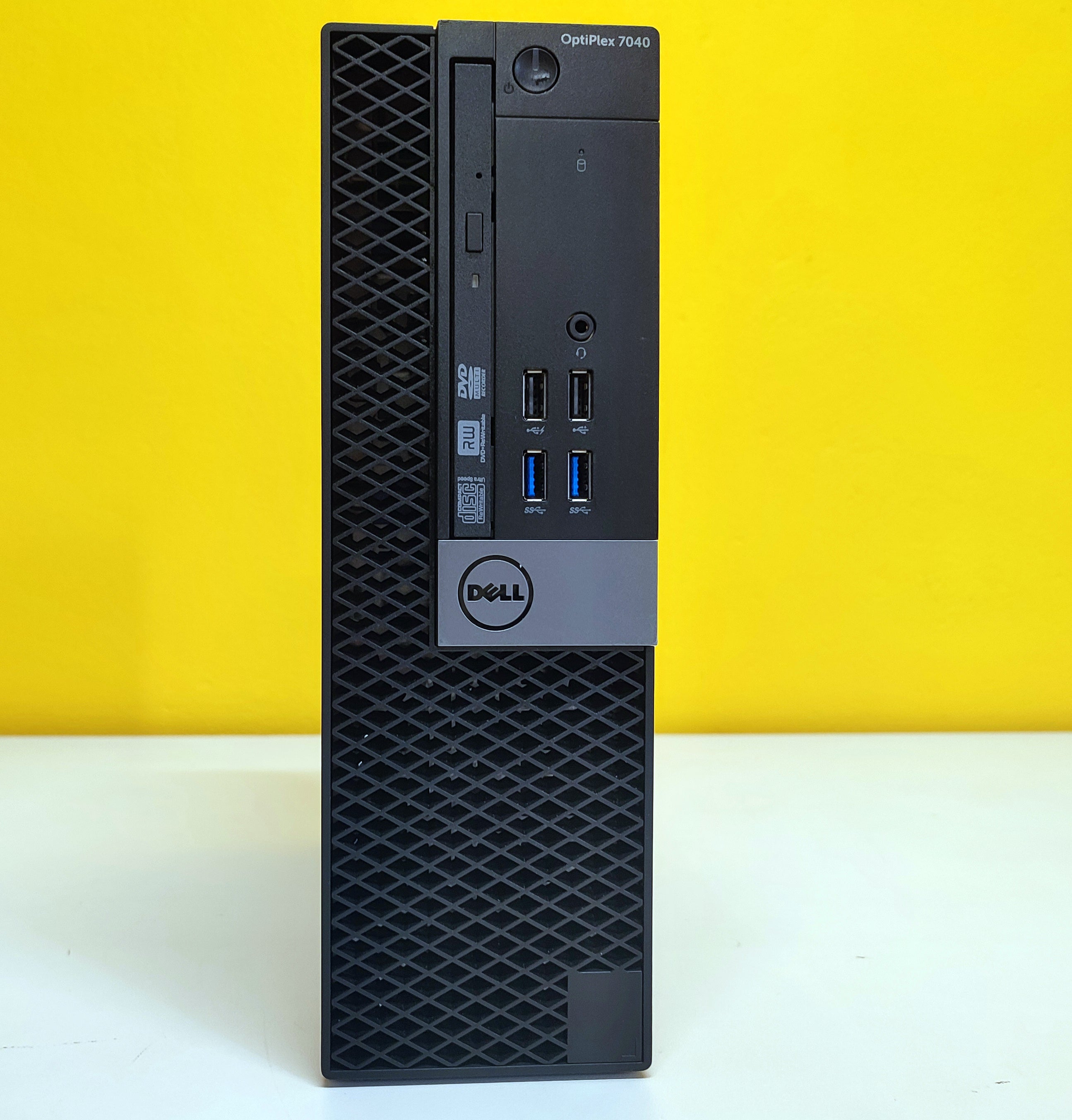 DELL OptiPlex 7040 SFF | Intel Core i7-6700T 2.8 Ghz | Ram 8Gb | SSD 256Gb | HDMI Windows 10 Pro Il PC compatto ed elegante per una postazione potente ed affidabile