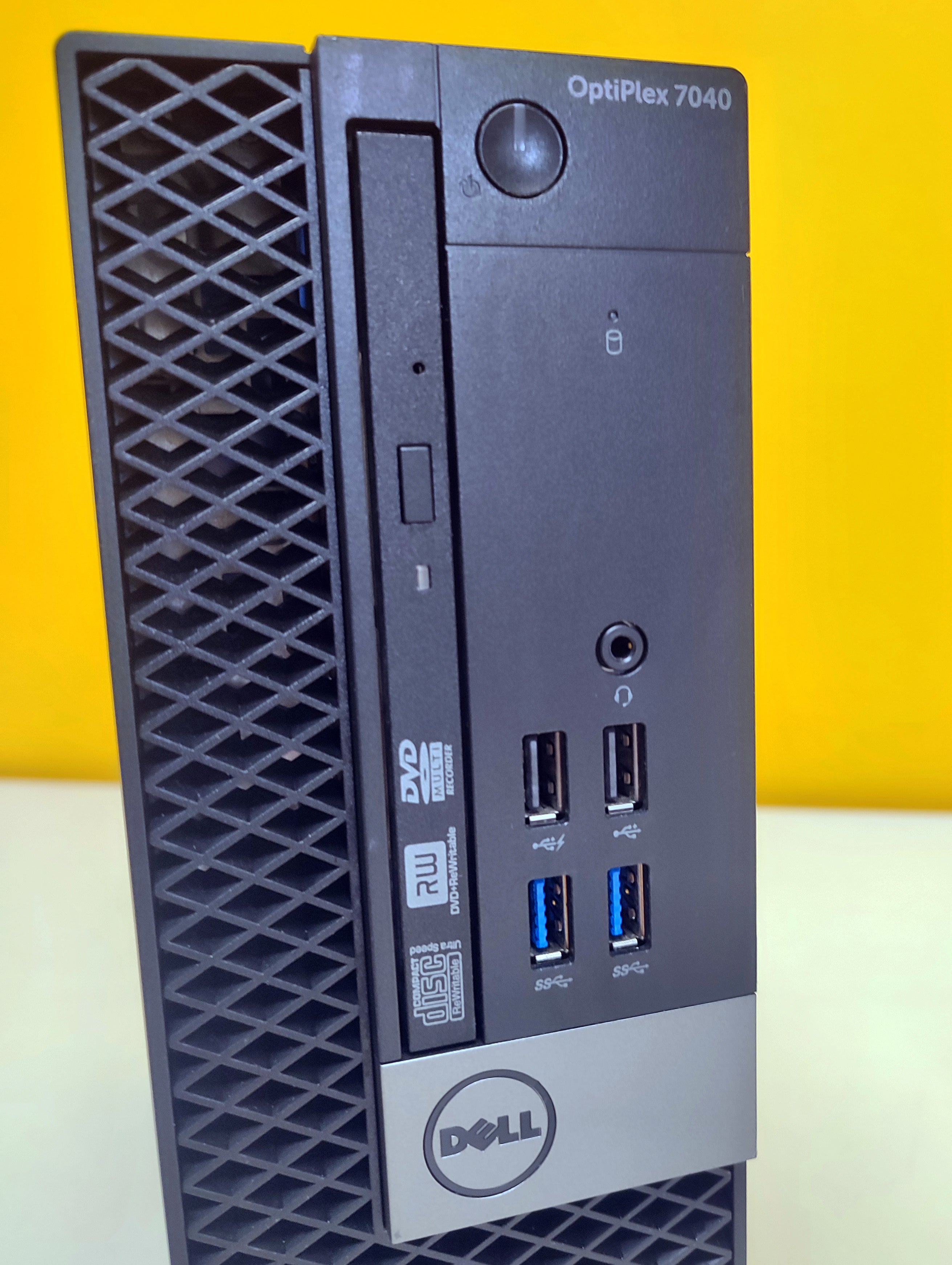 DELL OptiPlex 7040 SFF | Intel Core i7-6700T 2,8 GHz | RAM 8 GB | SSD 256 GB | HDMI Windows 10 Pro Der kompakte und elegante PC für eine leistungsstarke und zuverlässige Workstation