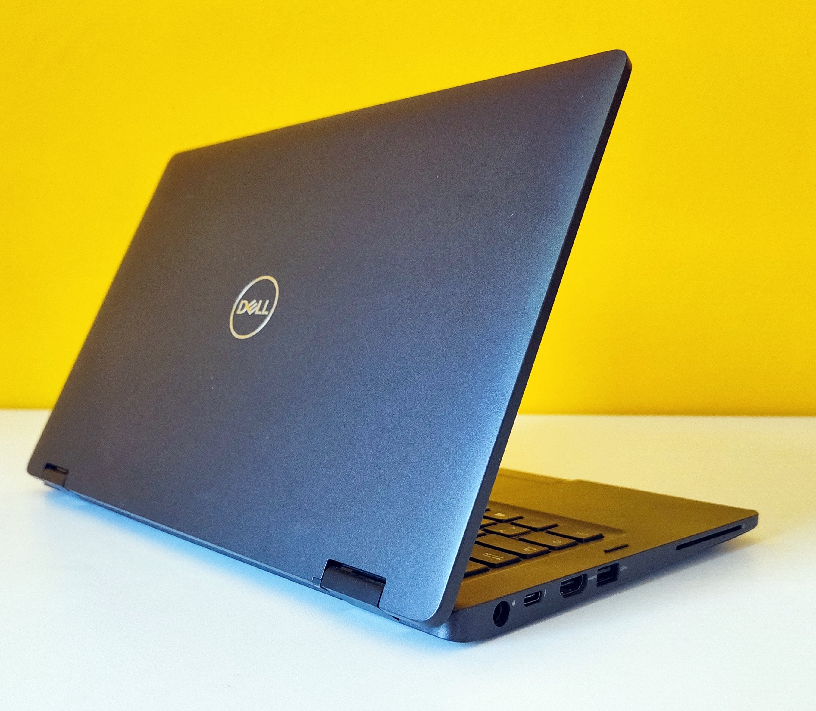 DELL Latitude 5300 Notebook 2-1 Convertibile 13.3" FullHD Touch Screen | Intel Core i7-8665U | SSD NVMe | WiFi Bluetooth Windows 11 Pro