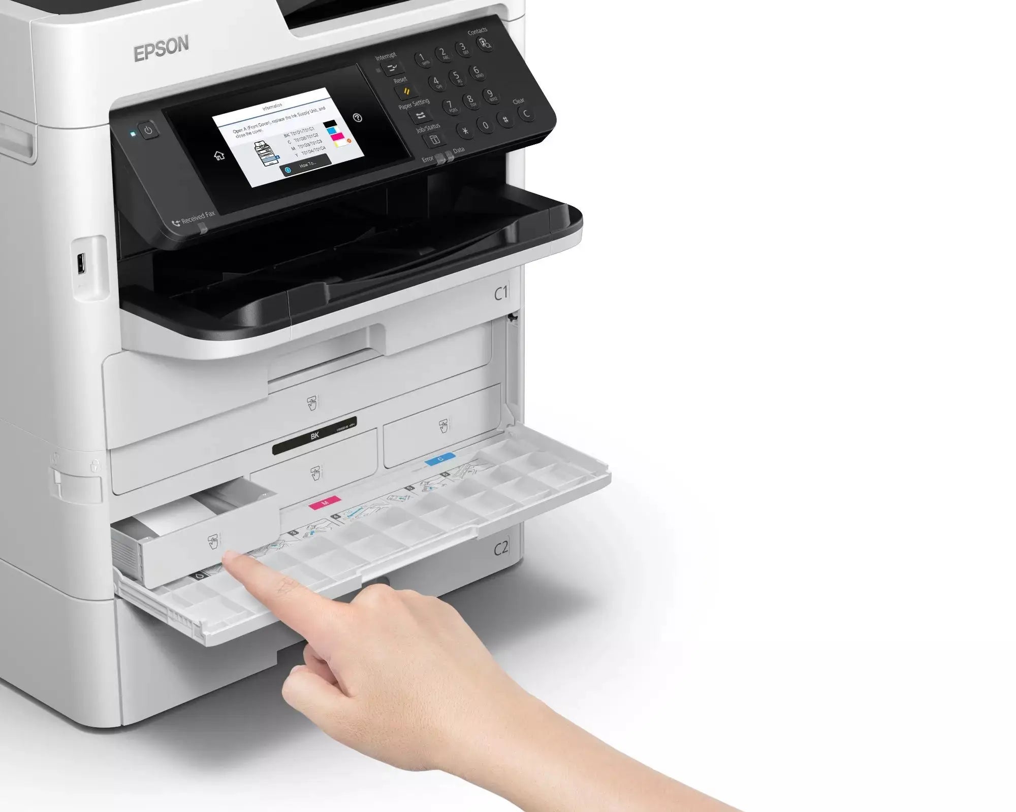 Vassoio carta aperto della Epson WorkForce Pro WF-C579R con indicazione della gestione dei colori e accesso facilitato per la manutenzione.