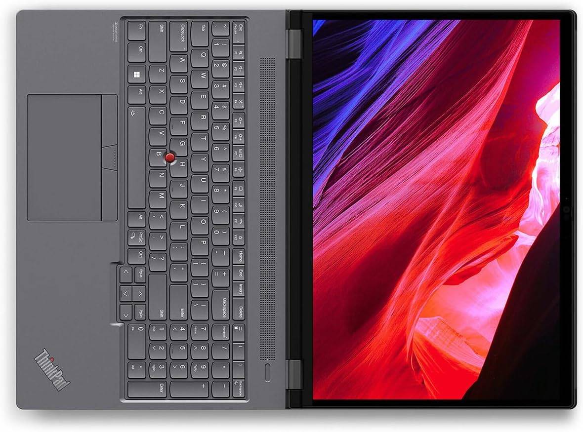 Lenovo ThinkPad P16 G2 con schermo aperto a 180 gradi. Design flessibile e display FHD da 16 pollici per un'esperienza visiva ottimale.