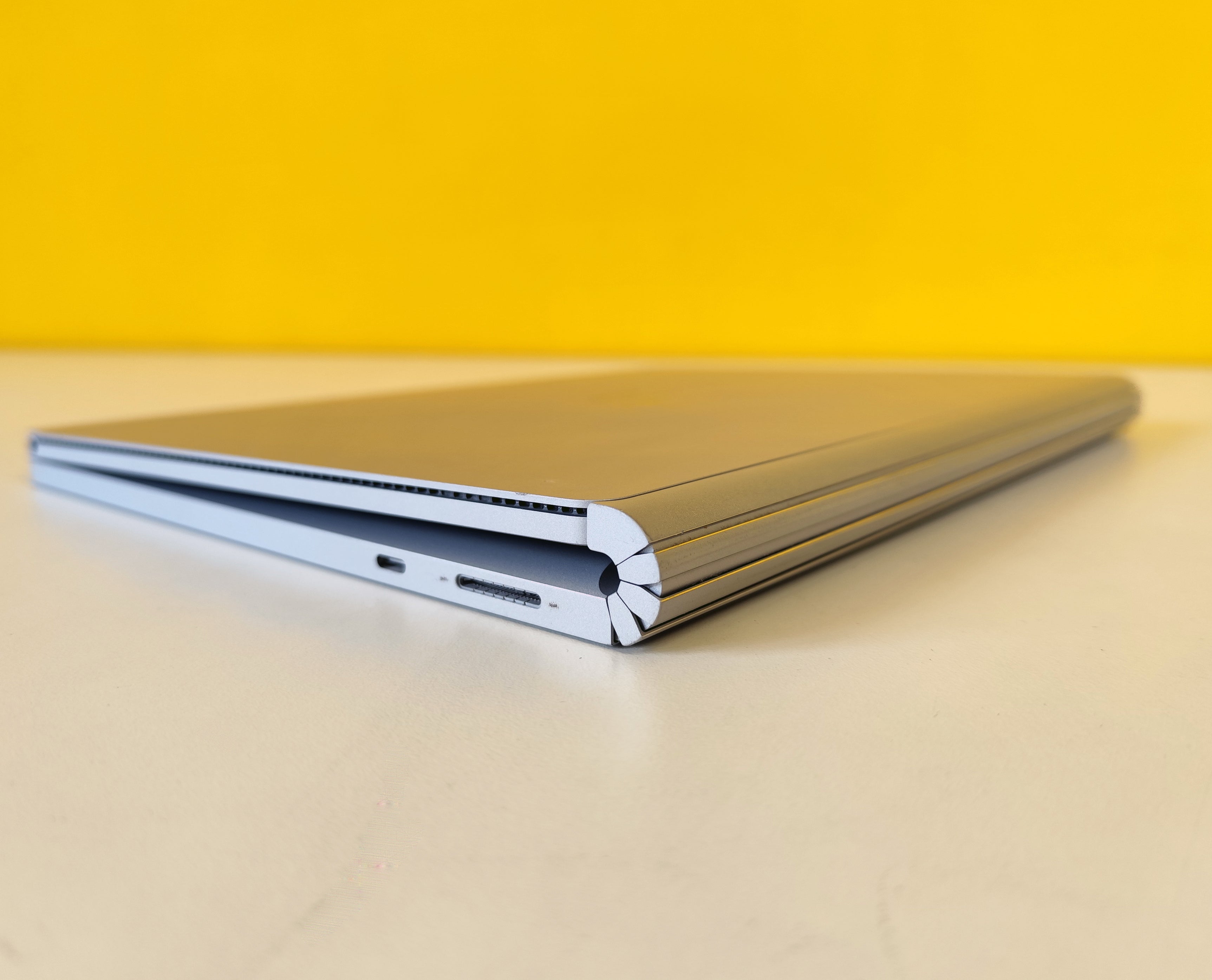 Microsoft Surface Book 3 13,5" Touch Screen | Intel Core i7-1065G7 | Ram 32GB | SSD 512GB | Nvidia GTX 1650 4GB | FreeDOS