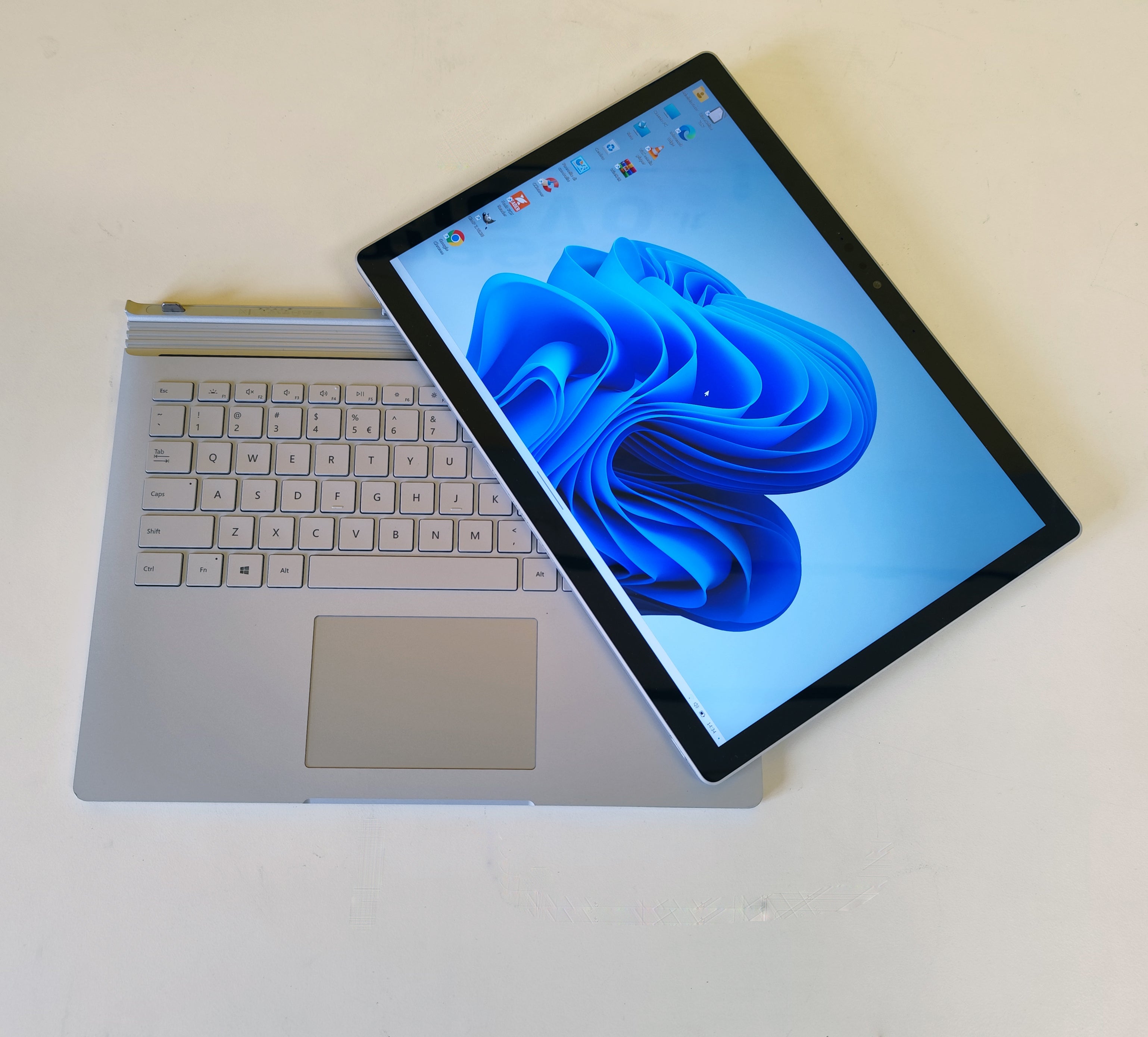 Microsoft Surface Book 3 13,5" Touch Screen | Intel Core i7-1065G7 | Ram 32GB | SSD 512GB | Nvidia GTX 1650 4GB | FreeDOS