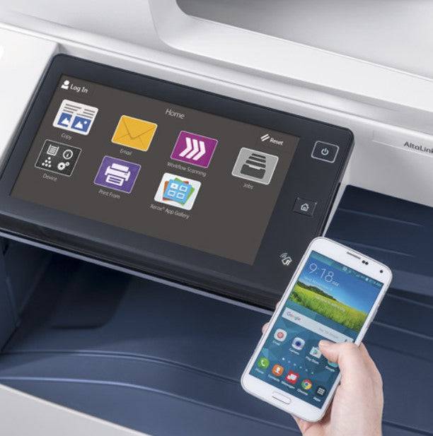 Connessione wireless tra smartphone e Xerox AltaLink C8070 per la stampa mobile. Perfetta per uffici moderni con esigenze di connettività avanzata.