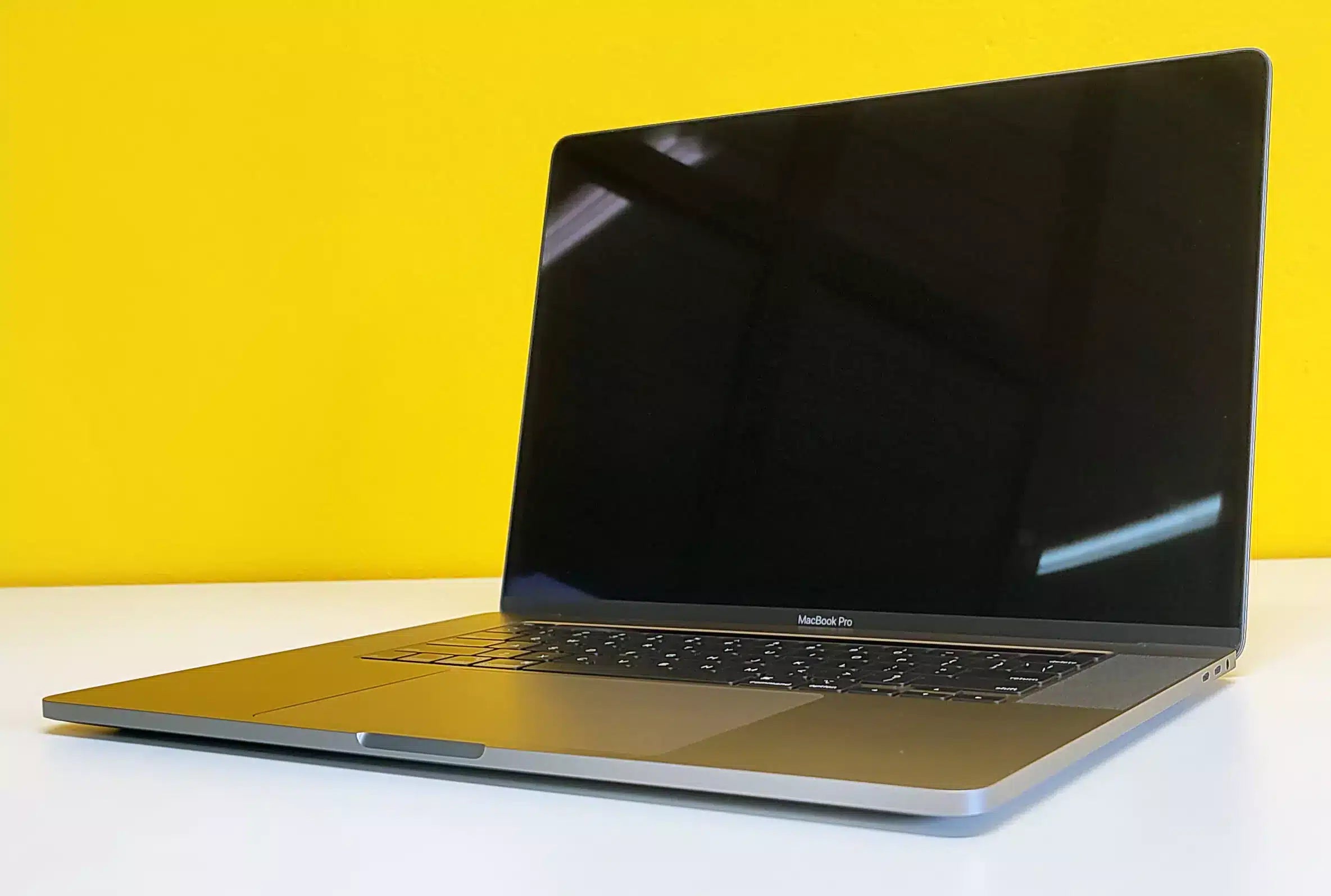 Apple MacBook Pro A2141 MVVL2LL/A 2019 Notebook 16